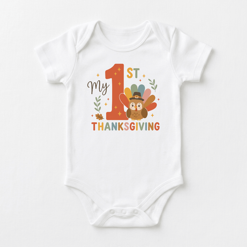 Dress your little one in the Toodleroos Baby’s First Thanksgiving Onesie – My 1st Thanksgiving Turkey Bodysuit, featuring vibrant “My 1st Thanksgiving” text and a charming cartoon turkey with a pilgrim hat, surrounded by colorful leaves and stars. This adorable Toodleroos bodysuit is the perfect outfit to make your baby’s first Thanksgiving extra special!.