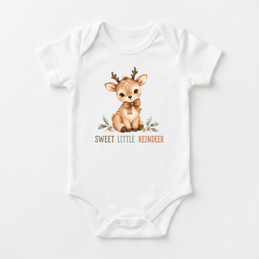 Dress your little one in holiday cheer with the Toodleroos Sweet Little Reindeer Christmas Baby Onesie. This white baby bodysuit features an adorable illustrated reindeer adorned with a bow, seated above festive holly leaves. The phrase “SWEET LITTLE REINDEER” is printed beneath, making it the perfect choice for baby’s first Christmas or as an endearing addition to any neutral holiday wardrobe.