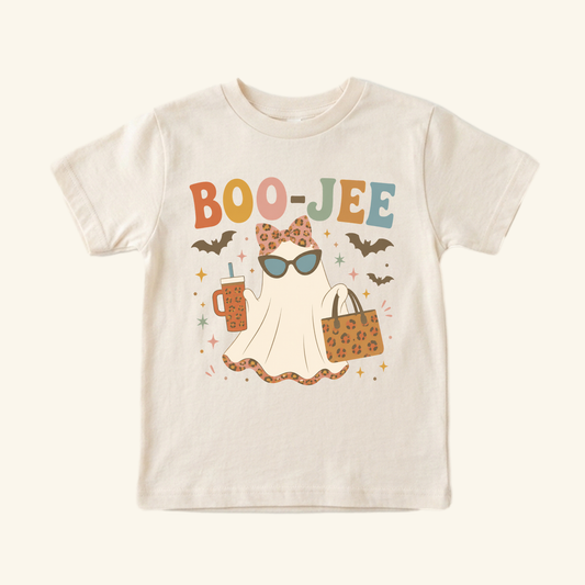 Toddler Girl Halloween Shirt – Boo-Jee Ghost Short-Sleeve Tee in cream, featuring a ghost with cat-eye sunglasses and a leopard-print bow, holding a drink and a tote bag with the text BOO-JEE above.