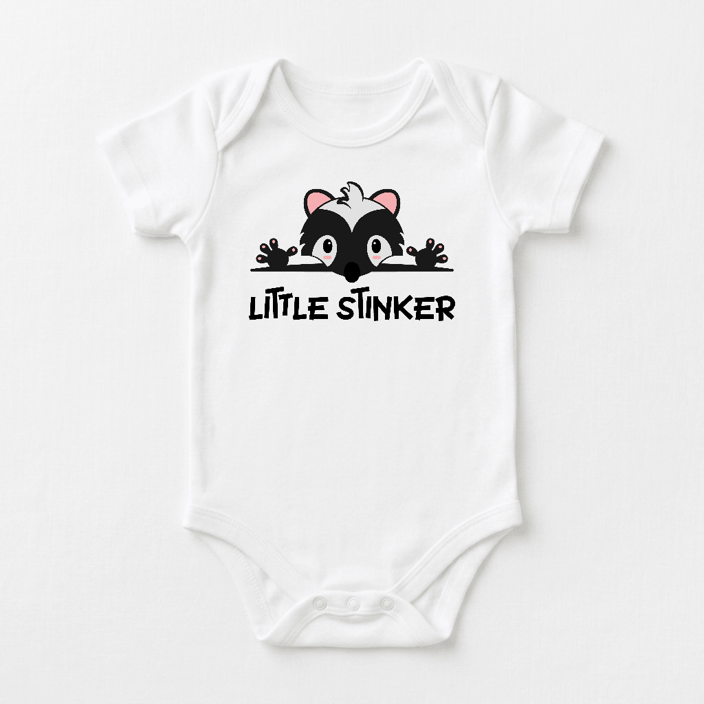 Dress your baby in the Toodleroos Little Stinker Baby Onesie – a funny skunk bodysuit featuring a cute cartoon skunk peeking over bold, playful “LITTLE STINKER” lettering. This adorable onesie makes the perfect baby shower gift!.